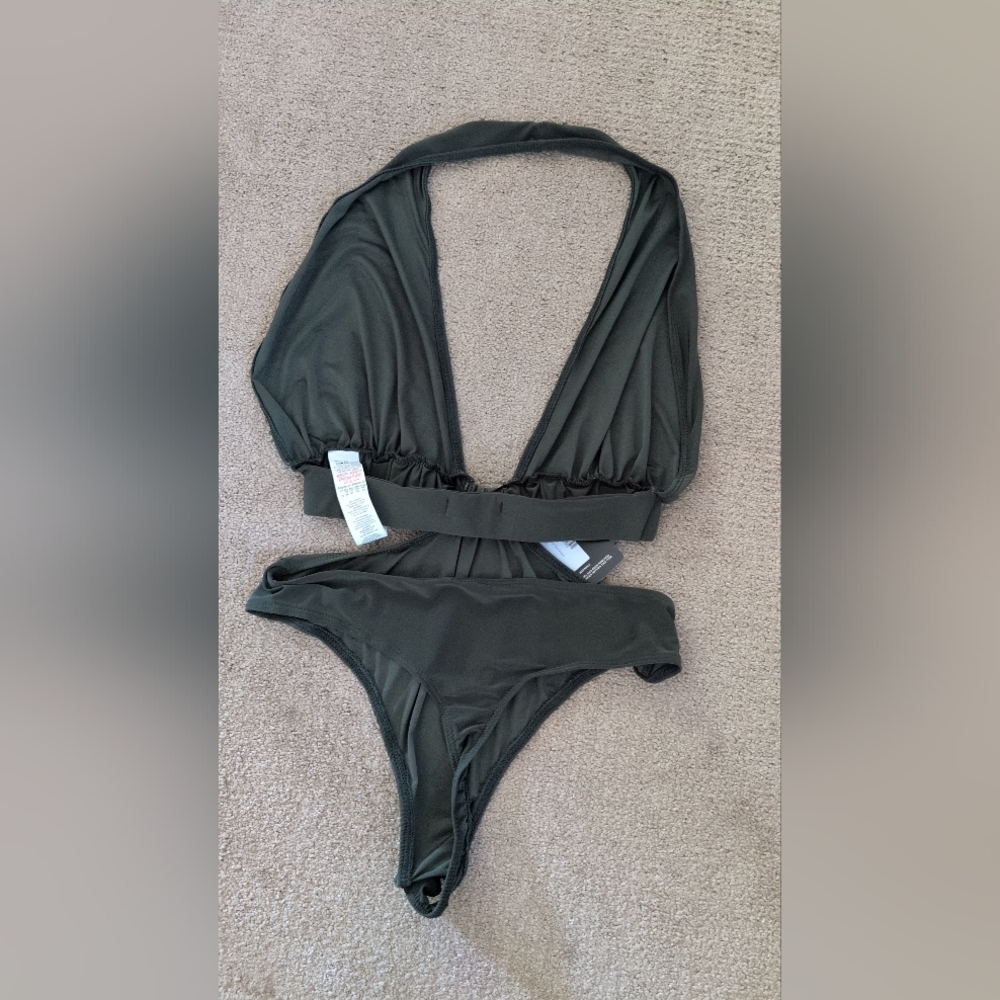Pretty Little Thing Khaki Slinky Plunge Cut Out Waist Bodysuit - Picture 9 of 12